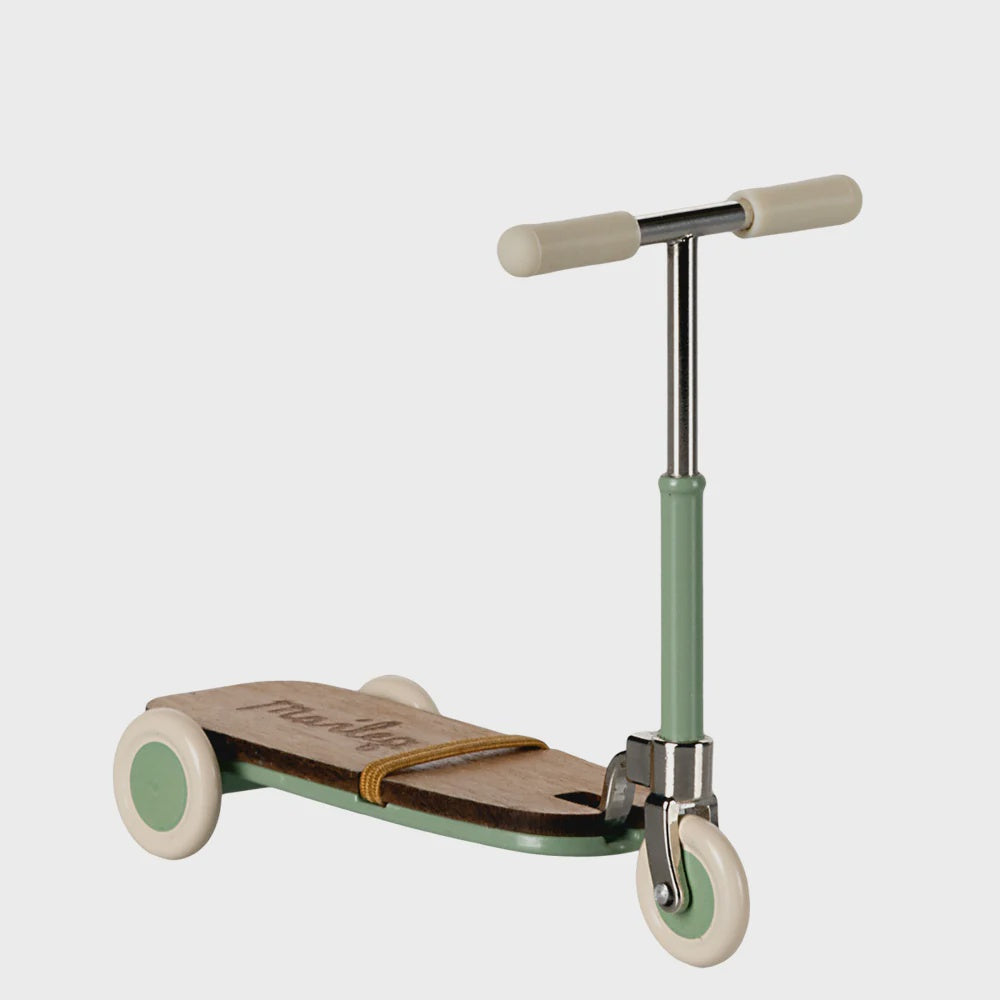 Maileg Kick Board Scooter Mouse mint